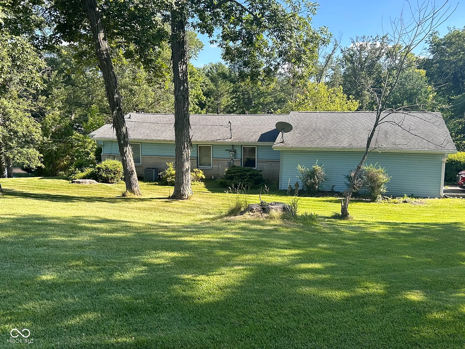 8700 W White Oak Ln photo 1