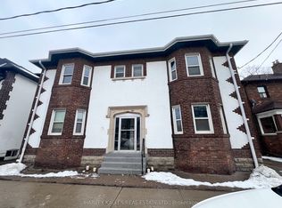 181 Jane St #C, Toronto, ON M6S3Y8