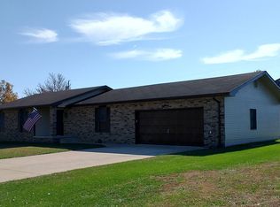 408 Ponderosa Ct, Lebanon, MO 65536