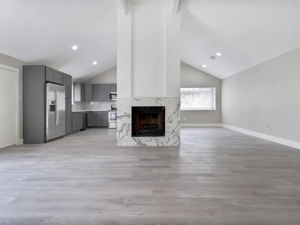 13611 Broken Bridge Dr, Houston, TX 77085