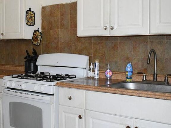 3rd image of 50 E Chestnut Street
