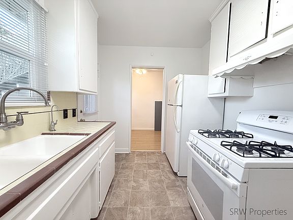 5th image of 710 N Hollywood Way #711
