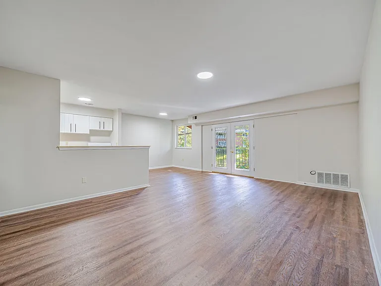 Brooklane Manor Apartments — Photo 56
