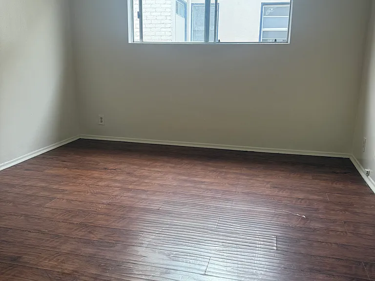 1025 N Mariposa Ave #9 — Photo 6