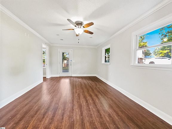 5th image of 212 Aspenwood Dr