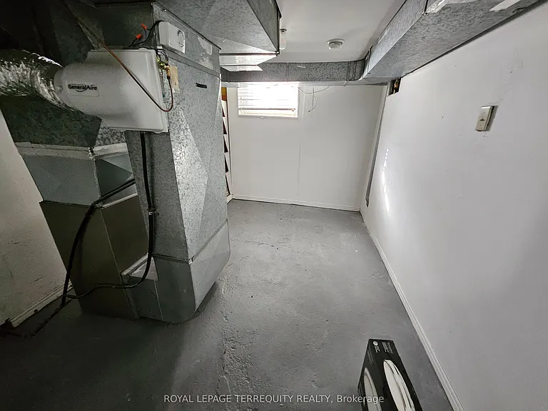 557 Lawrence Ave W — Photo 13