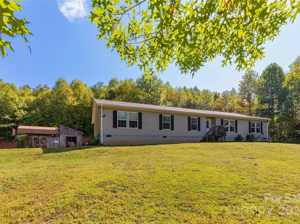 2980 Cabin Creek Rd, Zirconia, NC 28790