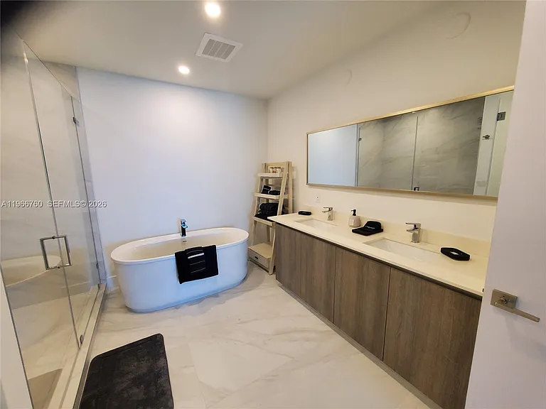 17550 Collins Ave #1403 — Photo 19