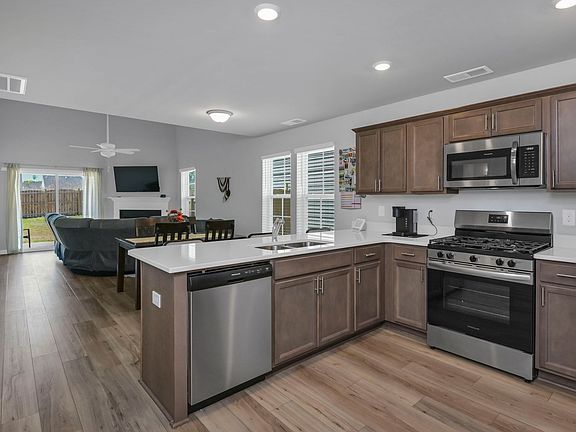 4th image of 620 Rothenburg Rd