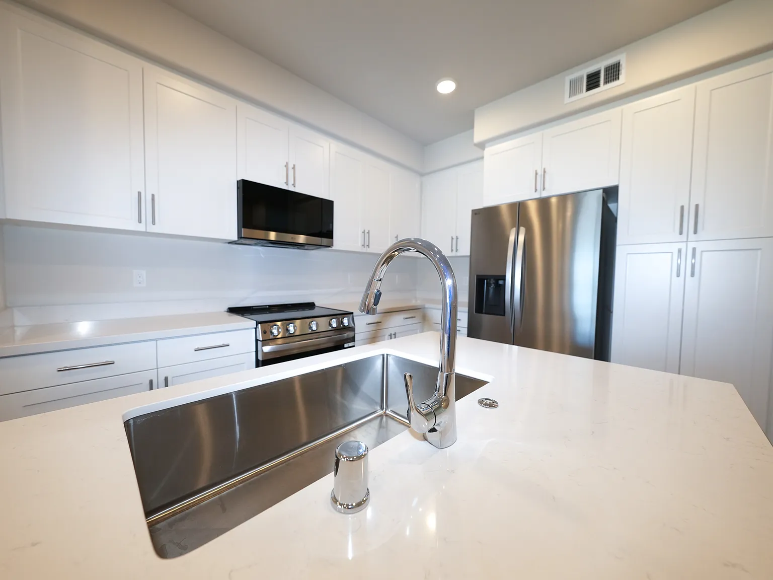 9561 Hannah Way - 0 — Photo 3