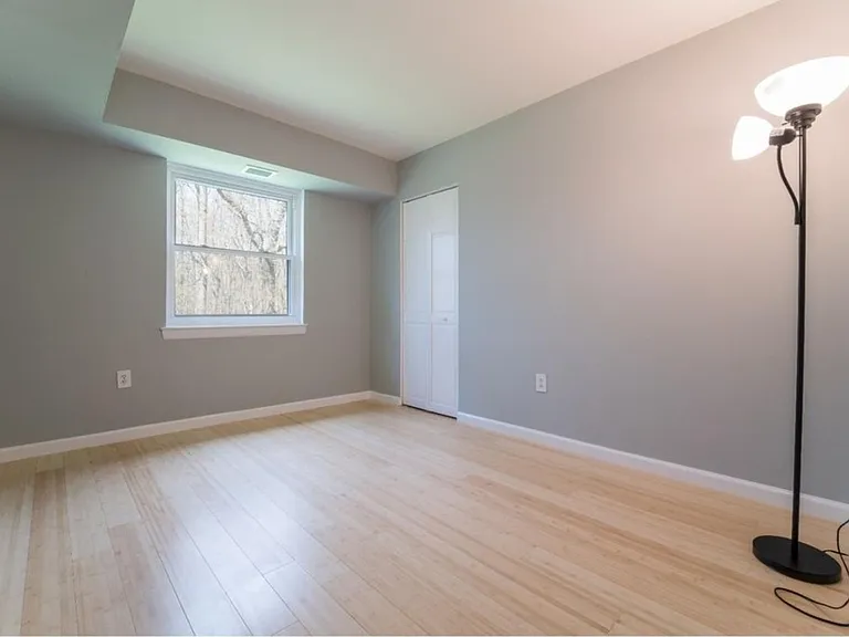 11 Dover Hall — Photo 4