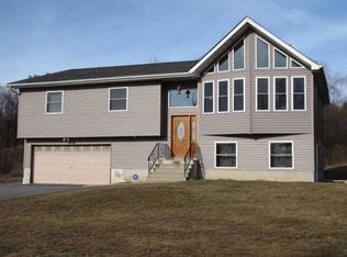 11 W Marshall Dr, Poughkeepsie, NY 12601