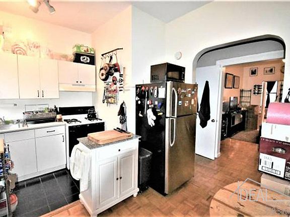 4th image of 215 5th Ave