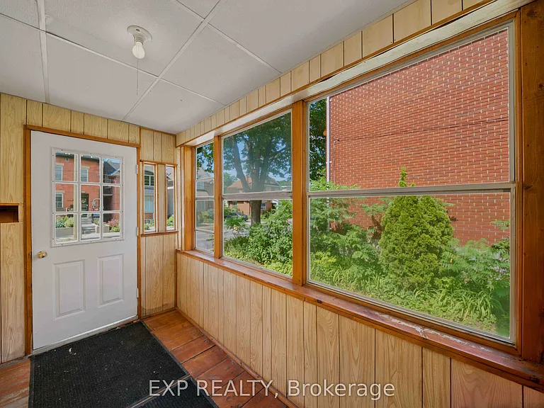 452 Sunnyside Ave — Photo 2