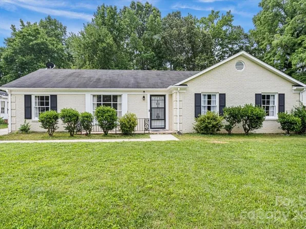6717 Woodfield Dr, Charlotte, NC 28215