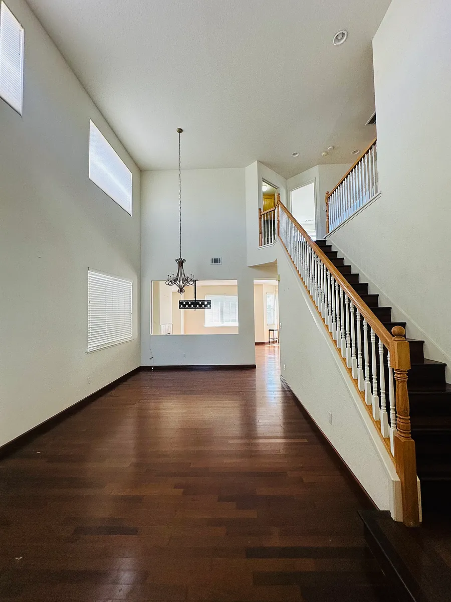 Building Photo - 1009 Craftsman Dr