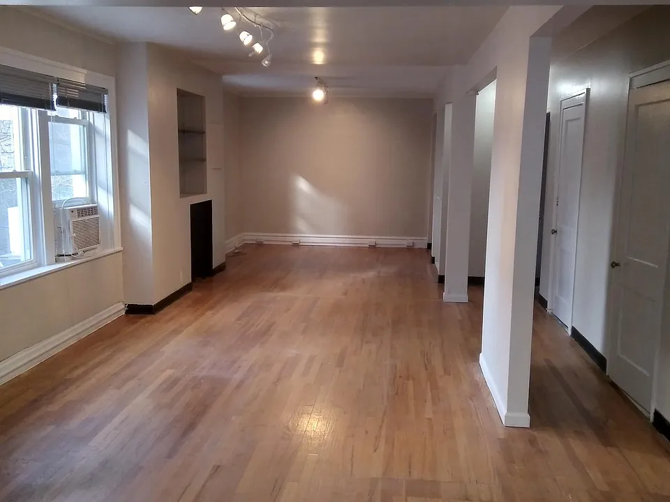 7533 Forsyth Blvd #B