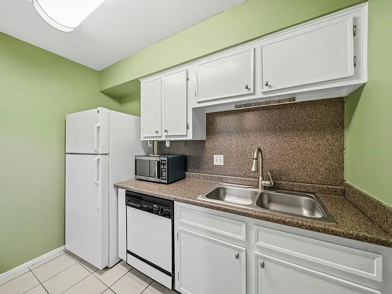 3131 Cummins St #80 — Photo 8
