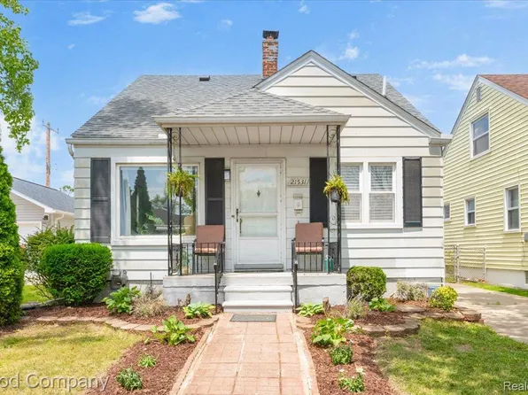 21531 Avalon St, Saint Clair Shores, MI 48080