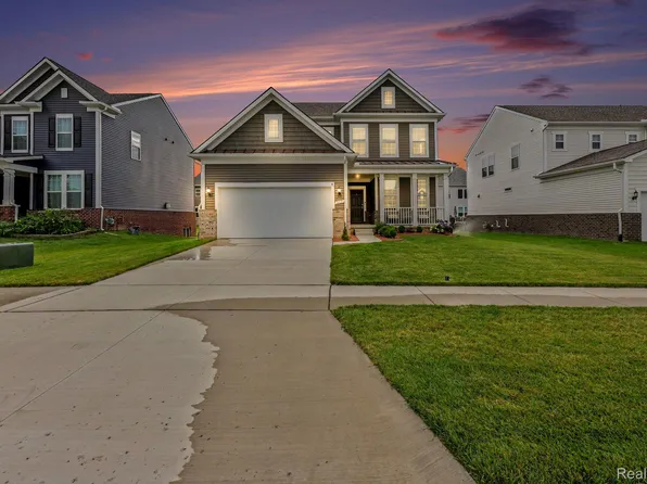 842 Ford Mill Dr, Saline, MI 48176