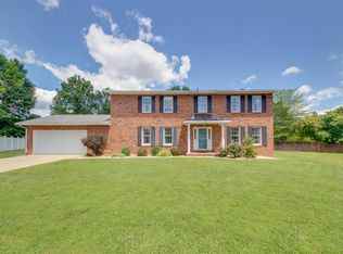 900 Avon Ct, Godfrey, IL 62035