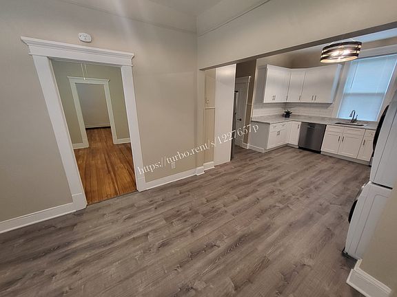 5th image of 254 Woodbridge Ave Unit 1