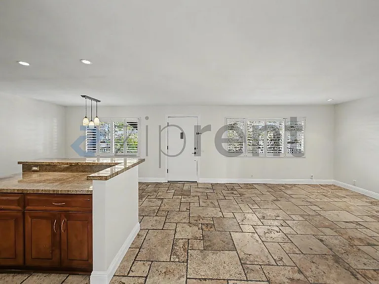 1701 Anacapa St #30 — Photo 12