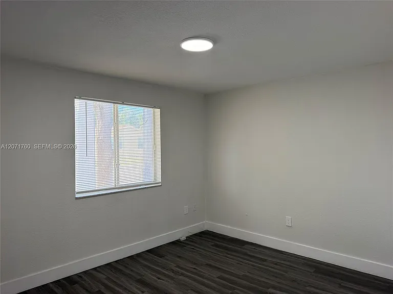 580 NW 58th St — Photo 10