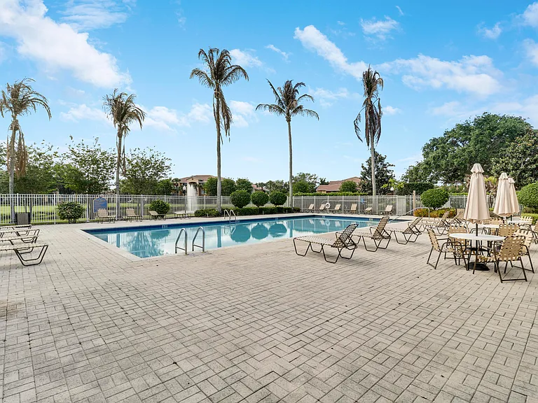 141 SW Palm Dr #306 — Photo 43