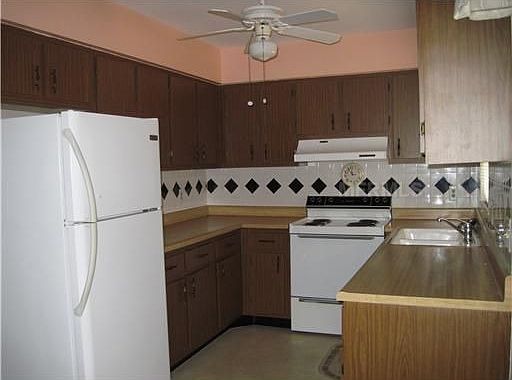 4th image of 101 Poinsettia Dr