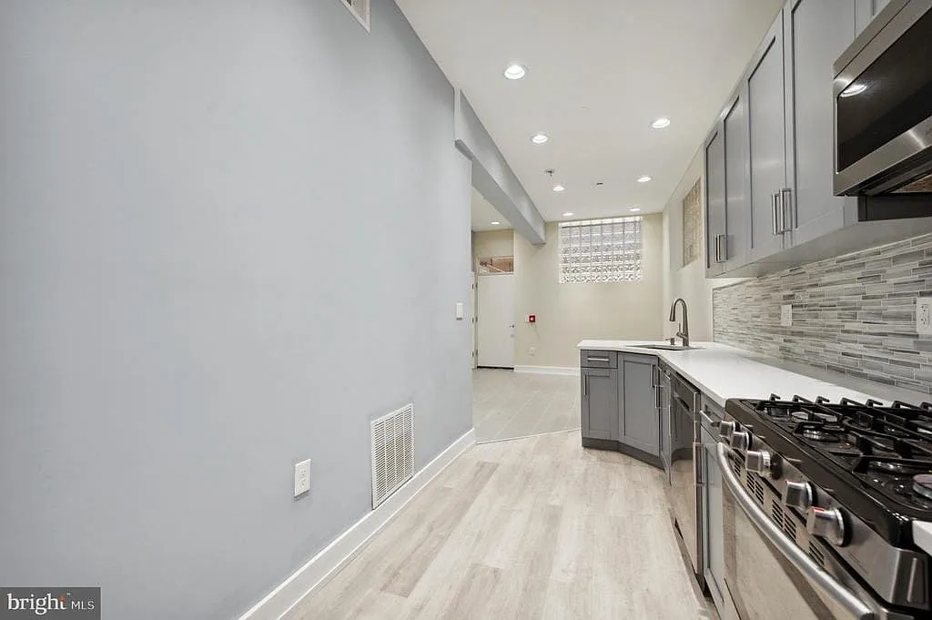 2024-26 E Fletcher St — Photo 3