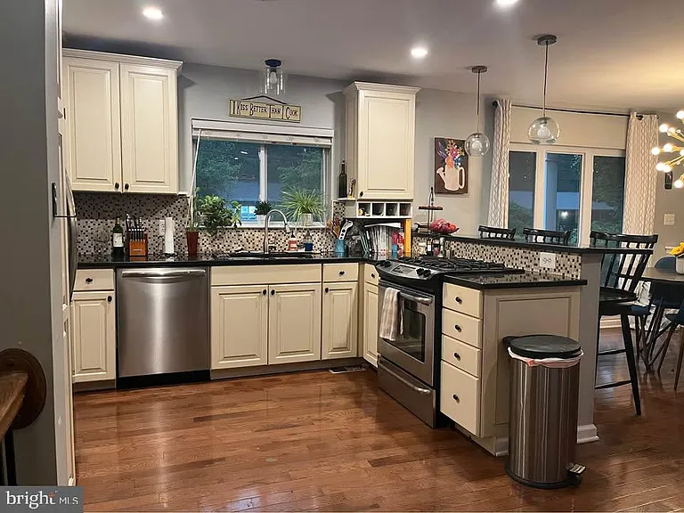 32 Delwood Rd — Photo 4