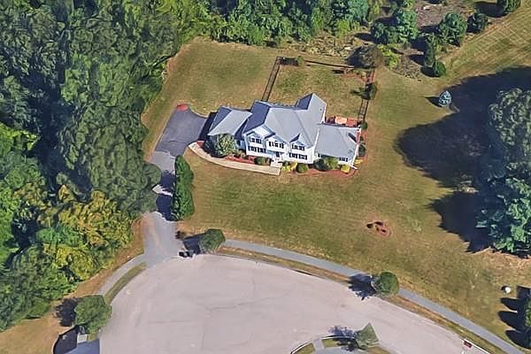 2nd image of 8 Ryan Rd