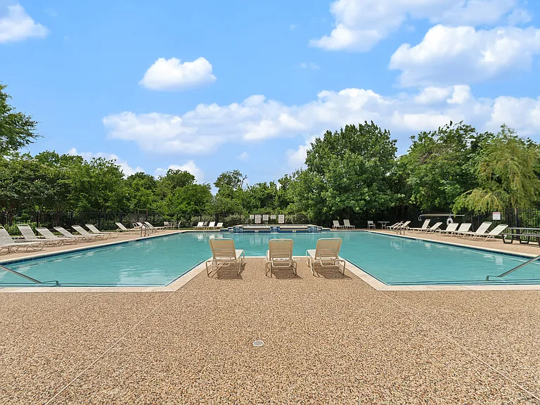 2616 Pine Trail Dr — Photo 3