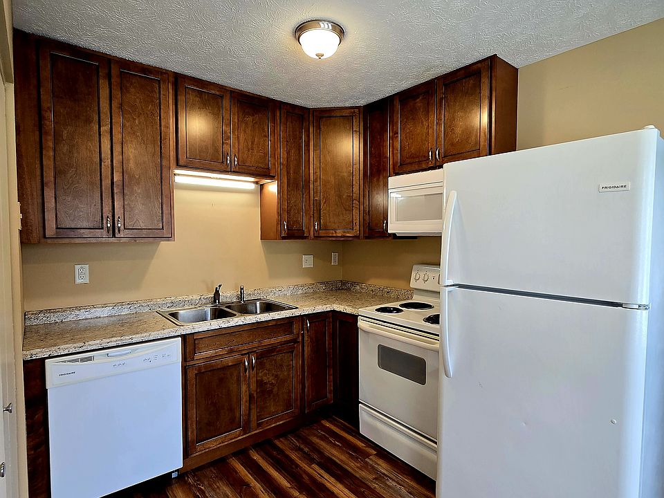 Updated Kitchen with dishwasher & Microwave.