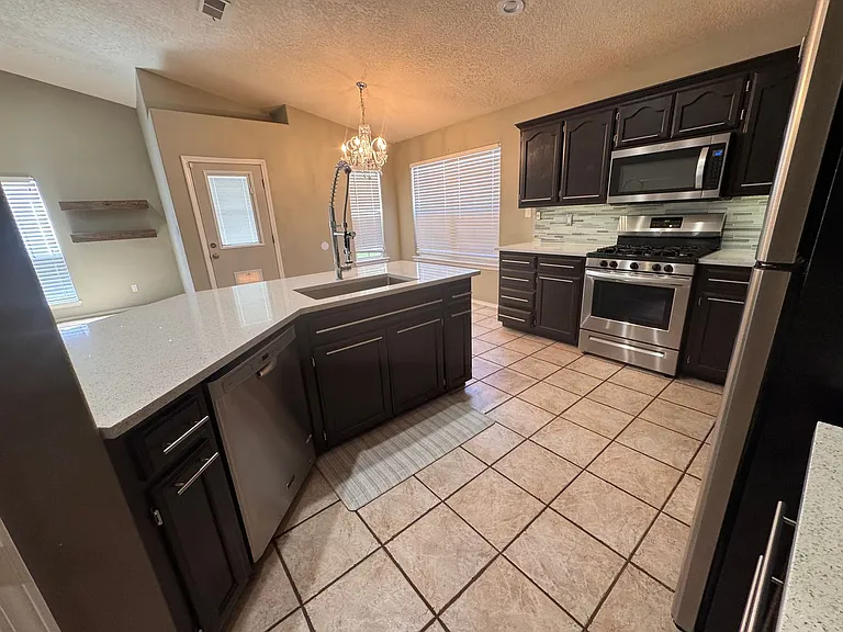 9701 Tapatio Dr NW — Photo 7