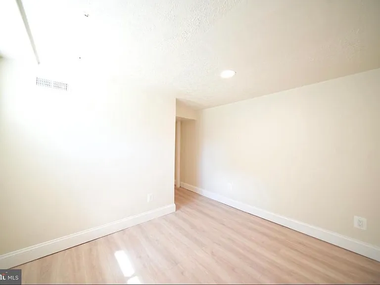 6122 54th Ave — Photo 9
