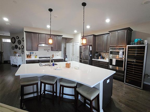 4th image of 676 Peppermint Dr #47