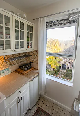 Sold by Remax City Square | media 11