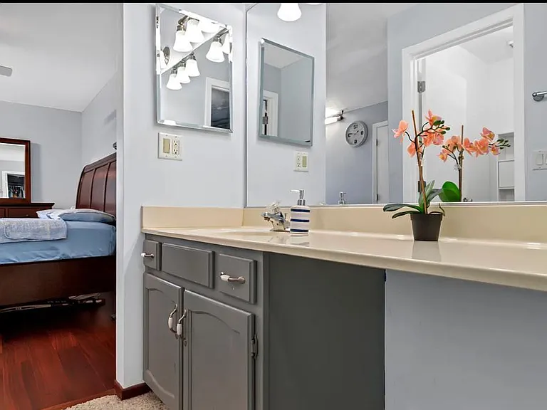 984 Westchester Cir — Photo 15