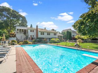 182 Connetquot Rd, Bayport, NY 11705