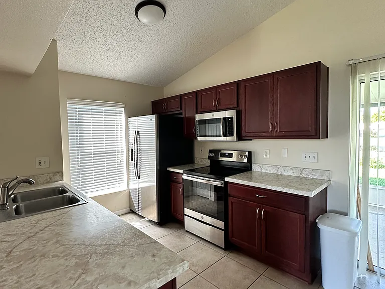 2250 Hannah Ln — Photo 12