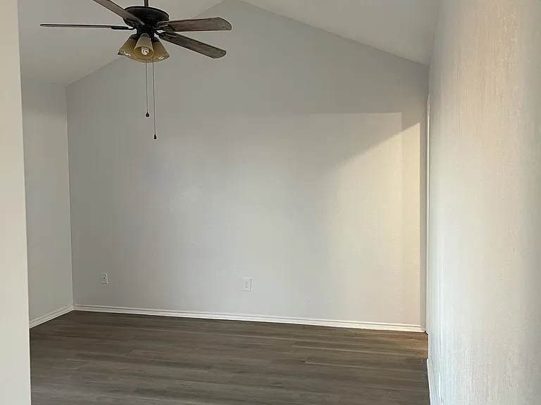 2907 Roosevelt Ave — Photo 20