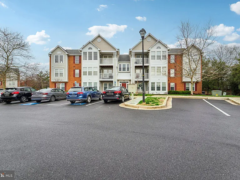 2444 Blue Spring Ct #303 — Photo 22