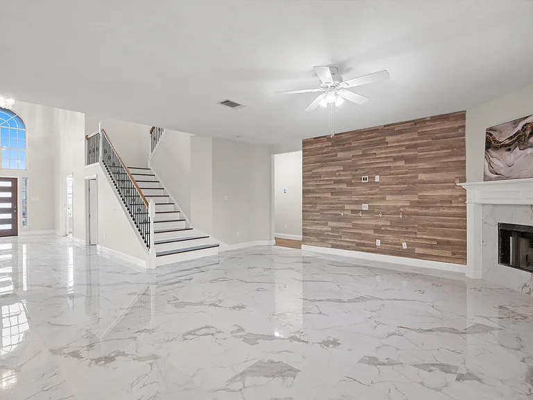 2318 Hillgrove Ct — Photo 15