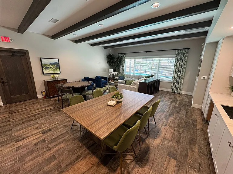 Mesa Palms Apartments — Photo 1