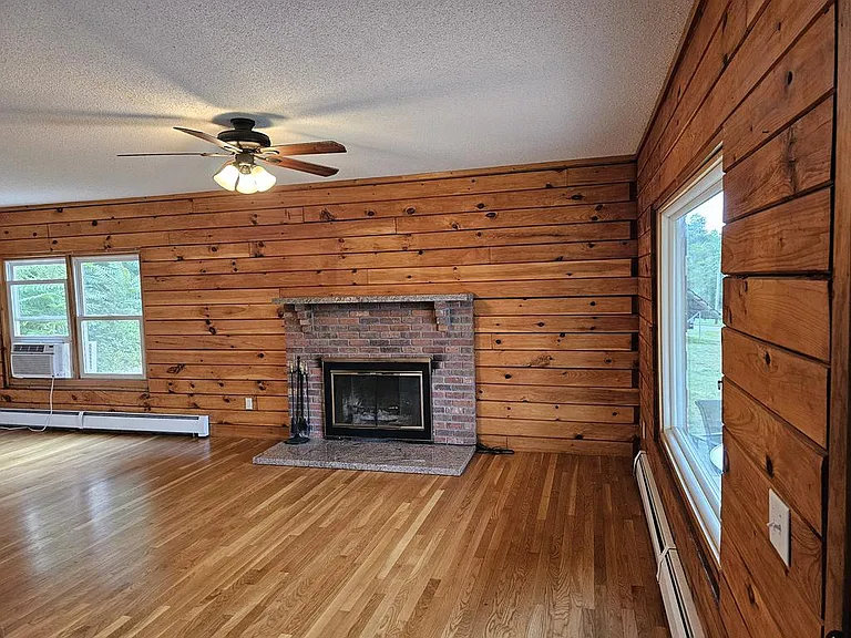 698 Leetes Island Rd — Photo 10