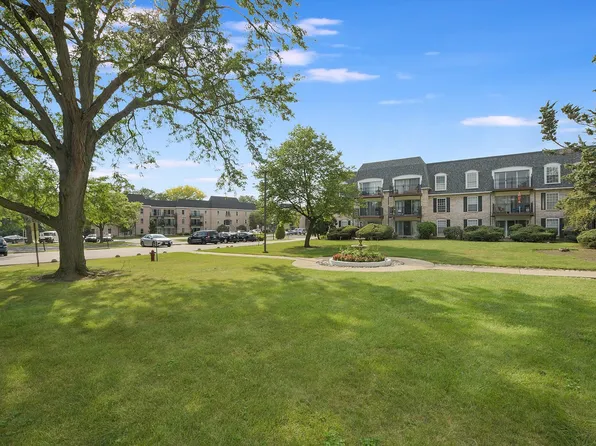 5200 Carriageway Dr APT 210, Rolling Meadows, IL 60008
