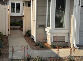 1880 Turnberry Dr, Vista, CA 92081