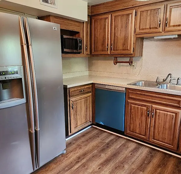 3556 Riverside Dr — Photo 8